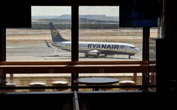 Despite strong summer start, Europe's aviation industry frets