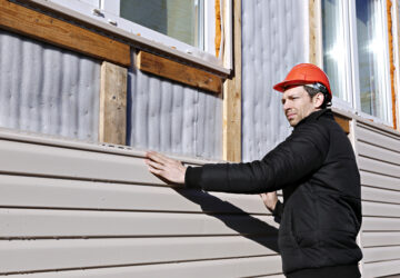 Contractor-Replacing-Siding